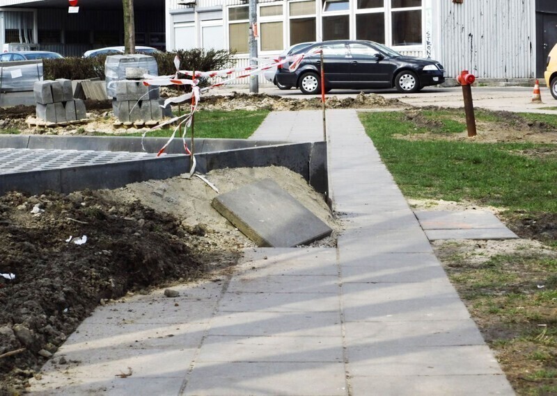 Zdjęcie 2: Ul. Belzacka: Fuszerka przy budowie parkingu?