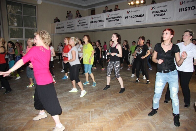 Zdjęcie 7: Zobacz, jak tańczyli zumbę na UJK!