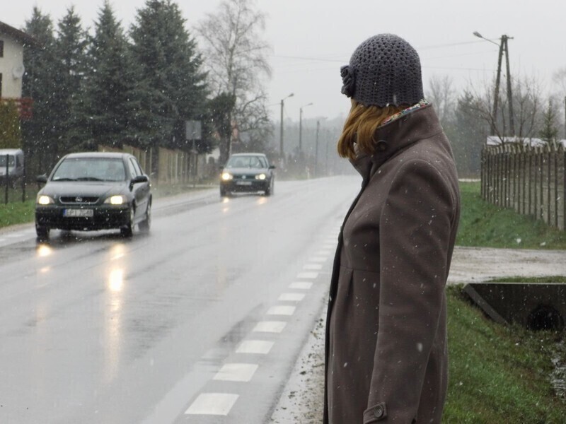 Zdjęcie 3: Przed TIR-ami uciekają do rowu