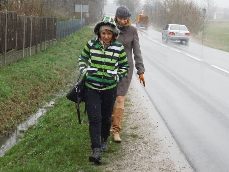 Zdjęcie 4: Przed TIR-ami uciekają do rowu