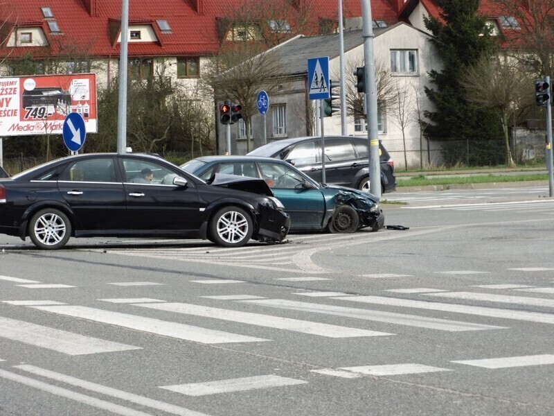 Zdjęcie 2: Kolizja na skrzyżowaniu ul. Słowackiego z aleją Concordii