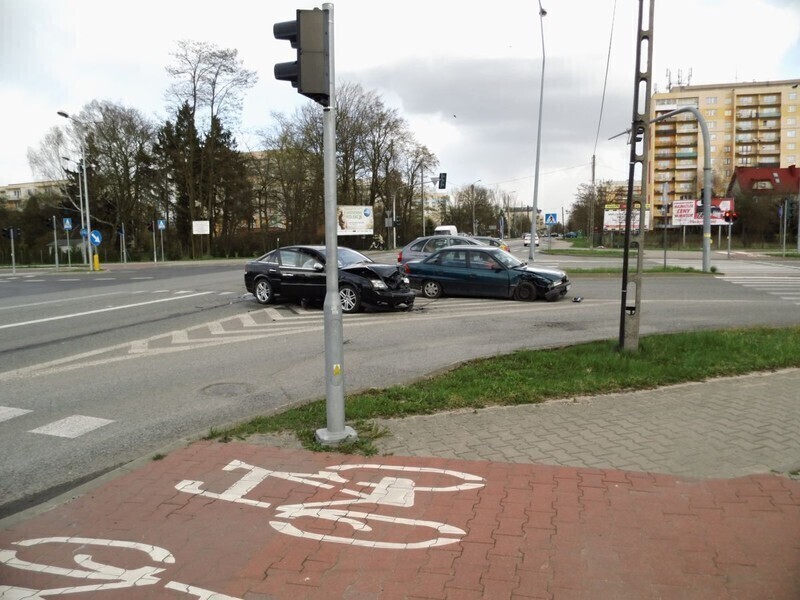 Zdjęcie 4: Kolizja na skrzyżowaniu ul. Słowackiego z aleją Concordii