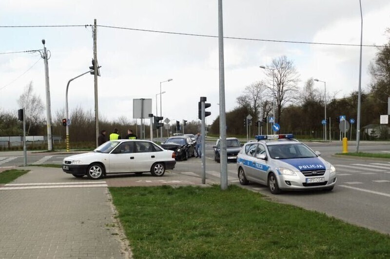 Zdjęcie 7: Kolizja na skrzyżowaniu ul. Słowackiego z aleją Concordii