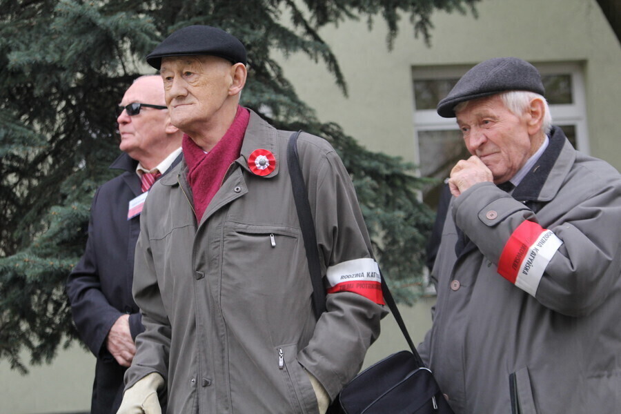 Posadzili Dęby Pamięci by uczcić ofiary zbrodni katyńskiej