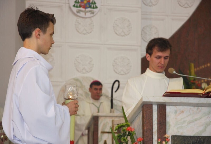 Zdjęcie 5: W kościele NSJ w Piotrkowie mszę odprawiał dziś biskup 