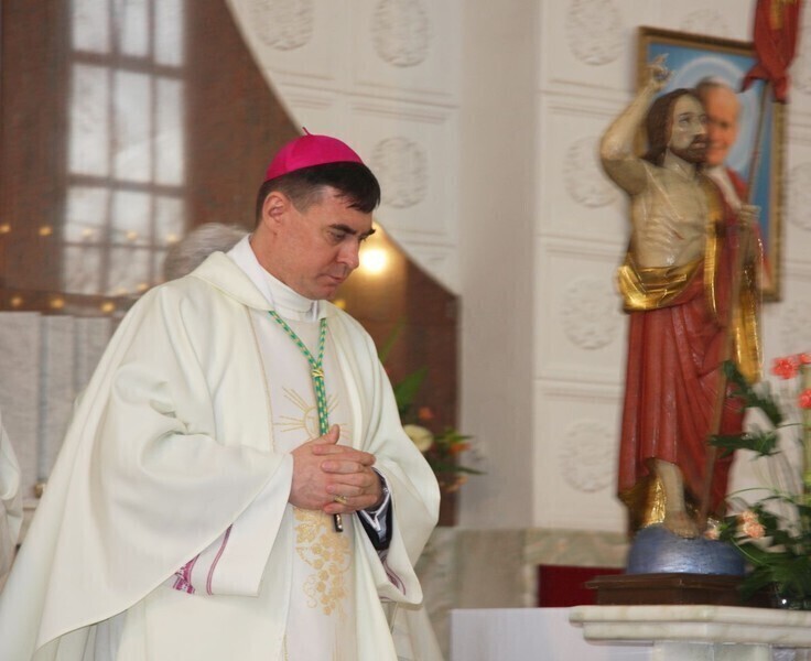 Zdjęcie 7: W kościele NSJ w Piotrkowie mszę odprawiał dziś biskup 