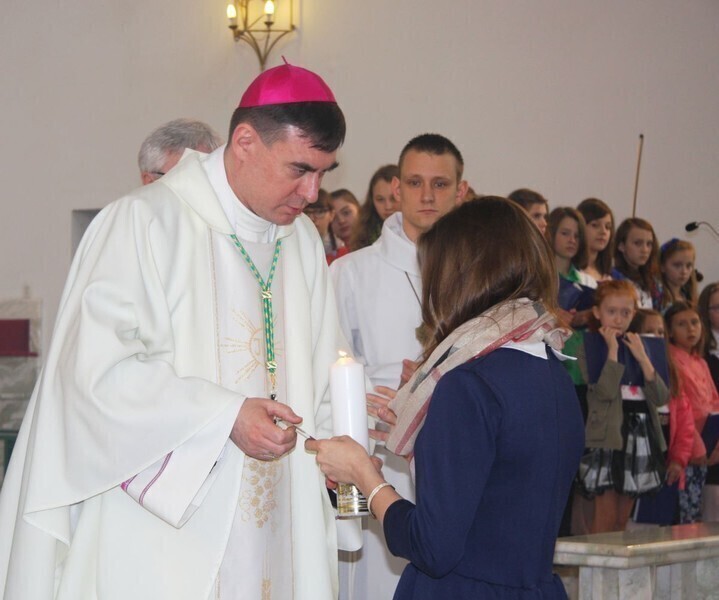 Zdjęcie 9: W kościele NSJ w Piotrkowie mszę odprawiał dziś biskup 