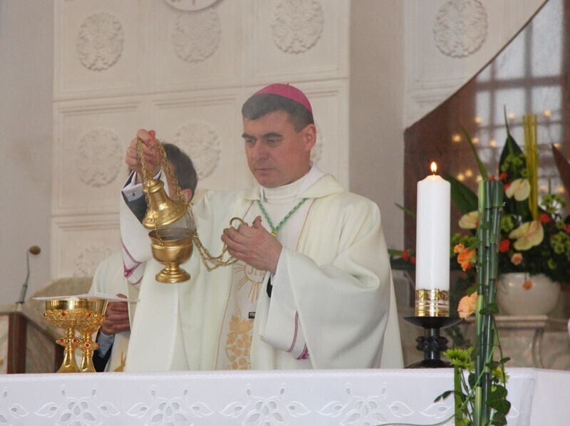 Zdjęcie 14: W kościele NSJ w Piotrkowie mszę odprawiał dziś biskup 