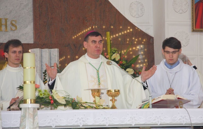 Zdjęcie 17: W kościele NSJ w Piotrkowie mszę odprawiał dziś biskup 