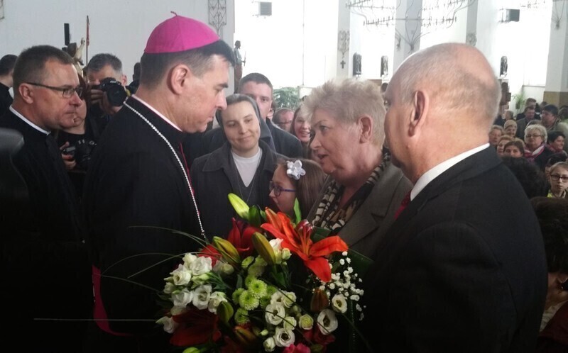 Zdjęcie 21: W kościele NSJ w Piotrkowie mszę odprawiał dziś biskup 