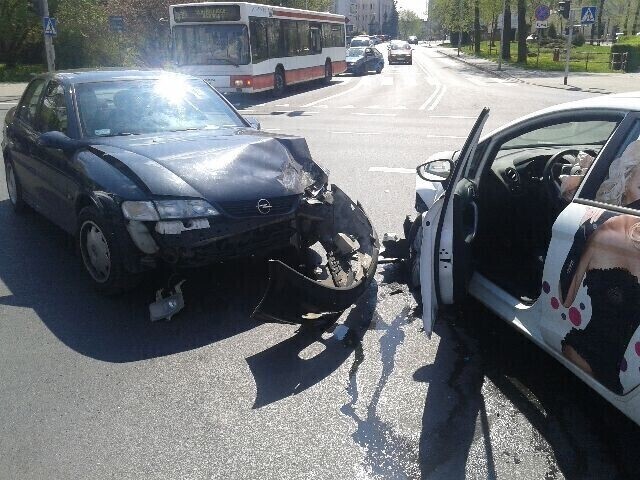 Zdjęcie 2: Kolejna kolizja na feralnym skrzyżowaniu