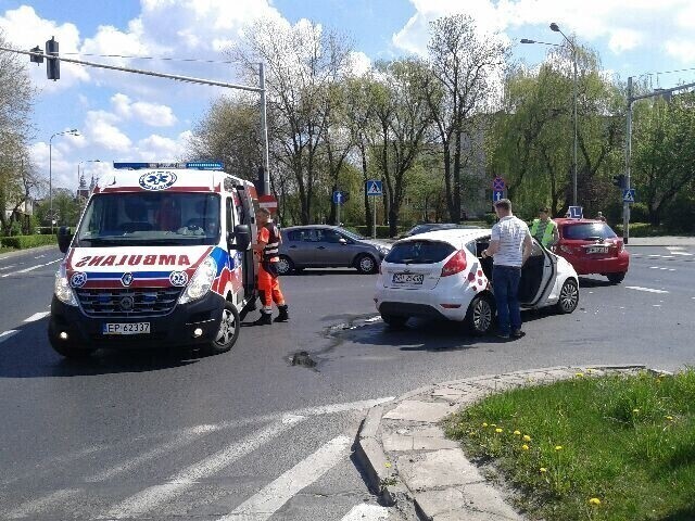 Zdjęcie 3: Kolejna kolizja na feralnym skrzyżowaniu