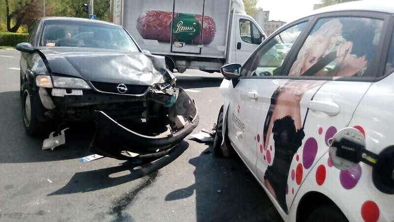 Zdjęcie 5: Kolejna kolizja na feralnym skrzyżowaniu