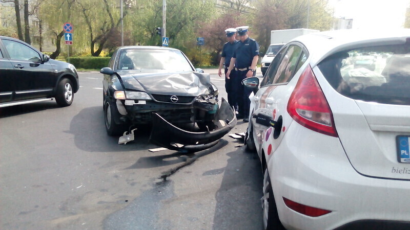 Zdjęcie 6: Kolejna kolizja na feralnym skrzyżowaniu