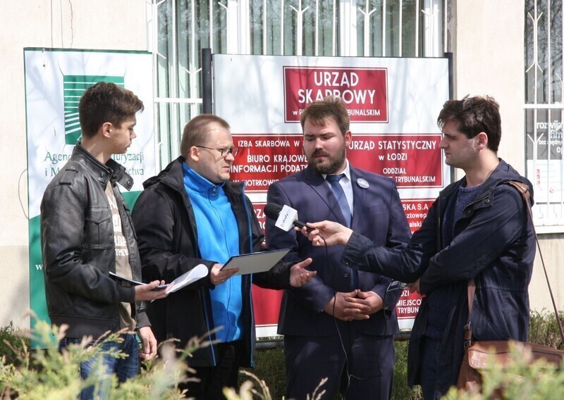 Zdjęcie 5: PalPITacja przed Urzędem Skarbowym w Piotrkowie 