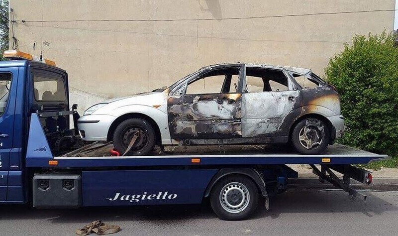 Zdjęcie 2: Błyskawiczna akcja gaszenia focusa 