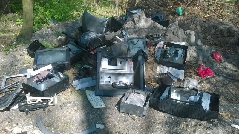 Zdjęcie 2: Niektórym ustawa śmieciowa w niczym nie przeszkadza 