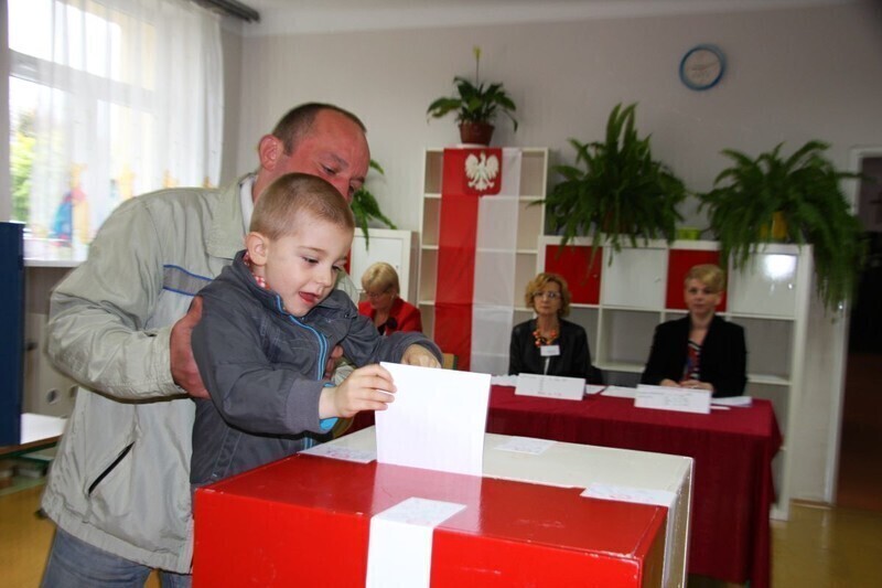 Zdjęcie 2: Wiceprezydent Piotrkowa już głosował, a Ty?