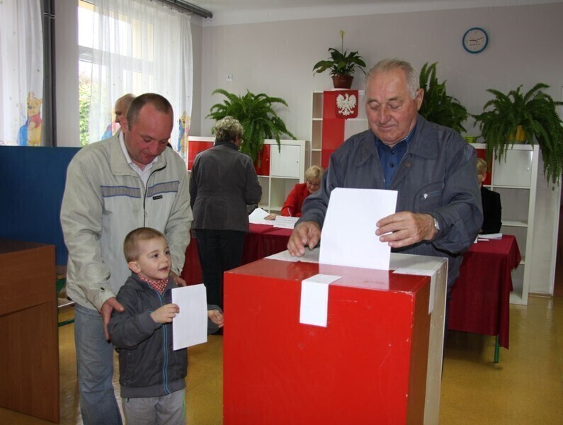 Zdjęcie 6: Wiceprezydent Piotrkowa już głosował, a Ty?
