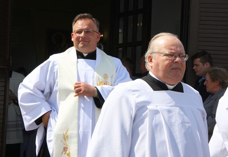 Zdjęcie 2: Arcybiskup święcił nowy kościół w Piotrkowie