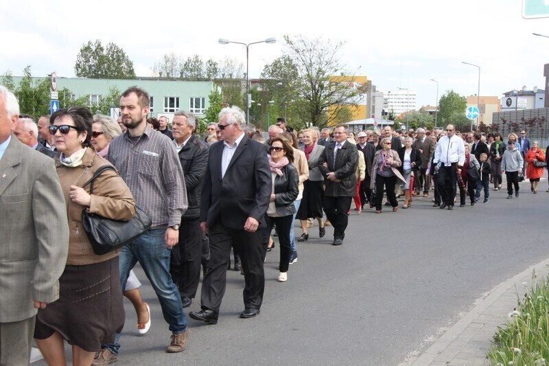 Zdjęcie 24: Arcybiskup święcił nowy kościół w Piotrkowie