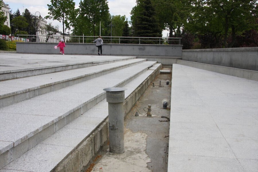 Zdjęcie 1: Piotrkowianie, zepsuliście fontannę! 