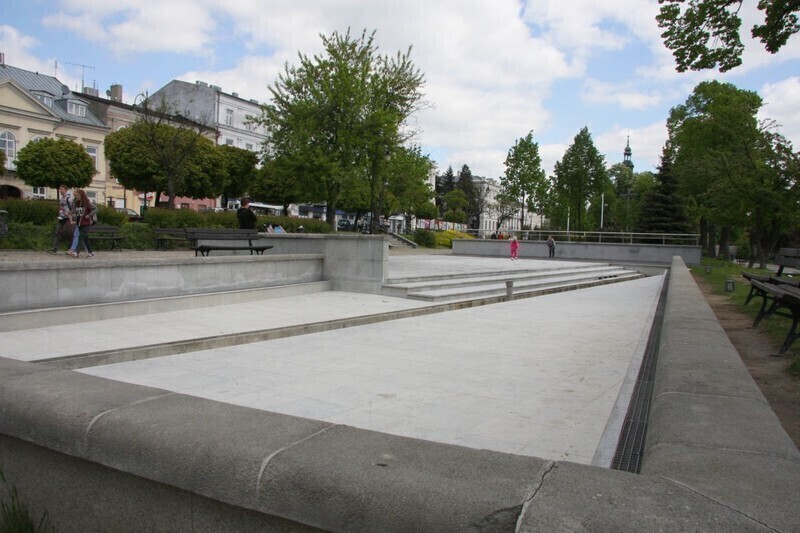 Zdjęcie 2: Piotrkowianie, zepsuliście fontannę! 