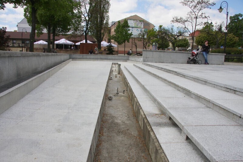 Zdjęcie 4: Piotrkowianie, zepsuliście fontannę! 
