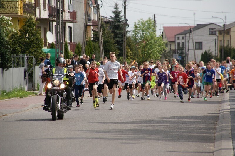 Zdjęcie 10: Wolbórz: Pobiegło ponad 200 osób
