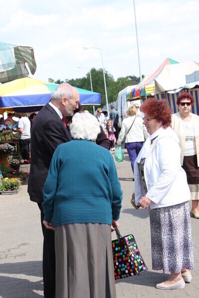 Zdjęcie 2: Poseł Macierewicz namawiał do głosowania na kandydata Dudę