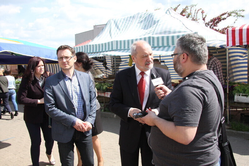 Zdjęcie 8: Poseł Macierewicz namawiał do głosowania na kandydata Dudę