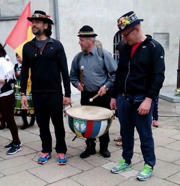 Zdjęcie 6: Pielgrzymka z Łowicza przeszła przez Piotrków