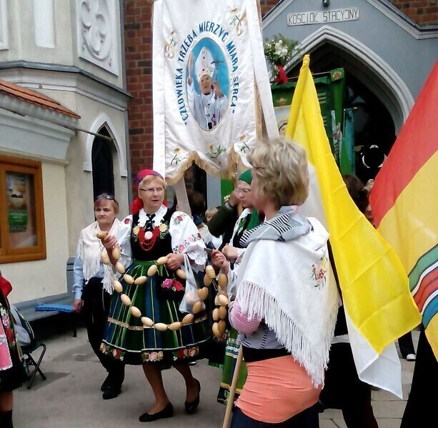 Zdjęcie 8: Pielgrzymka z Łowicza przeszła przez Piotrków