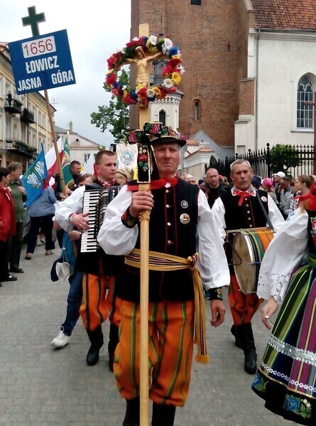 Zdjęcie 10: Pielgrzymka z Łowicza przeszła przez Piotrków