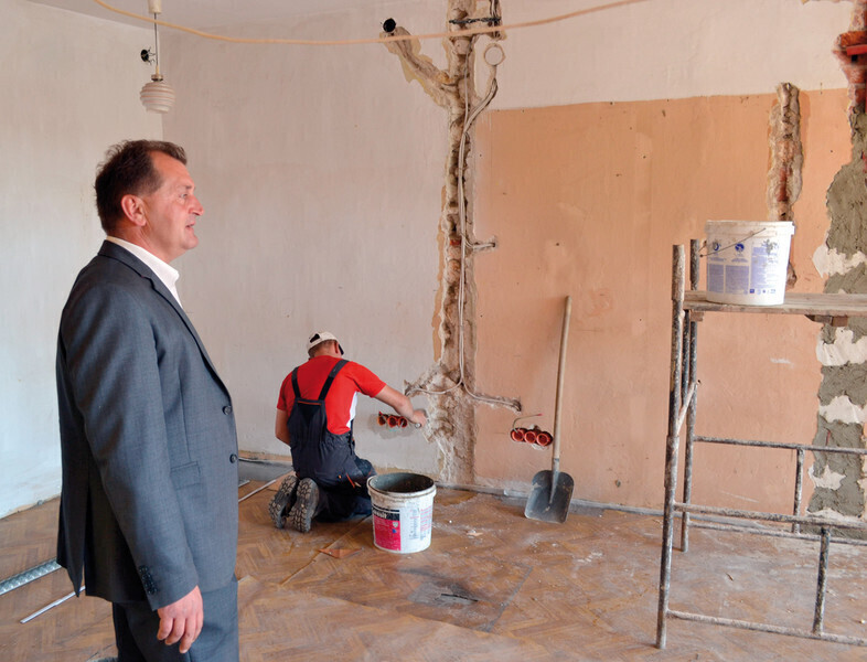 Ręczno Rozpoczął się remont w Urzędzie Gminy