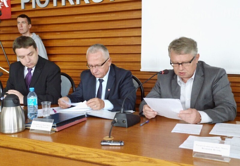 Zdjęcie 3: Radni jak zwykle podzieleni. Krzysztof Chojniak z absolutorium za budżet 