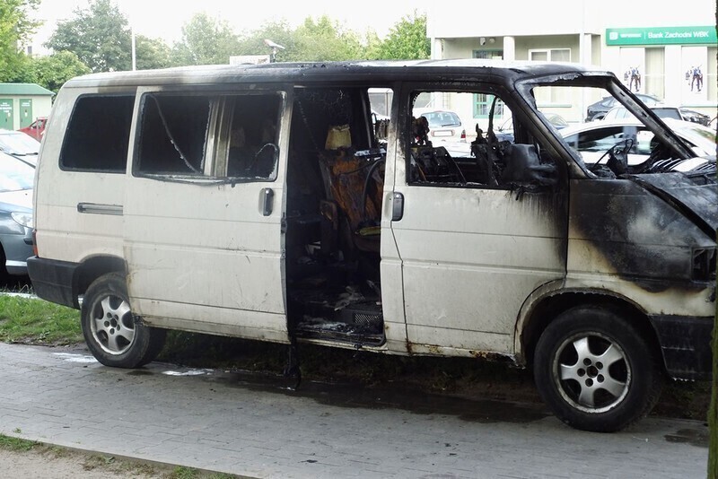 Zdjęcie 3:  Armii Krajowej: Spłonął volkswagen 