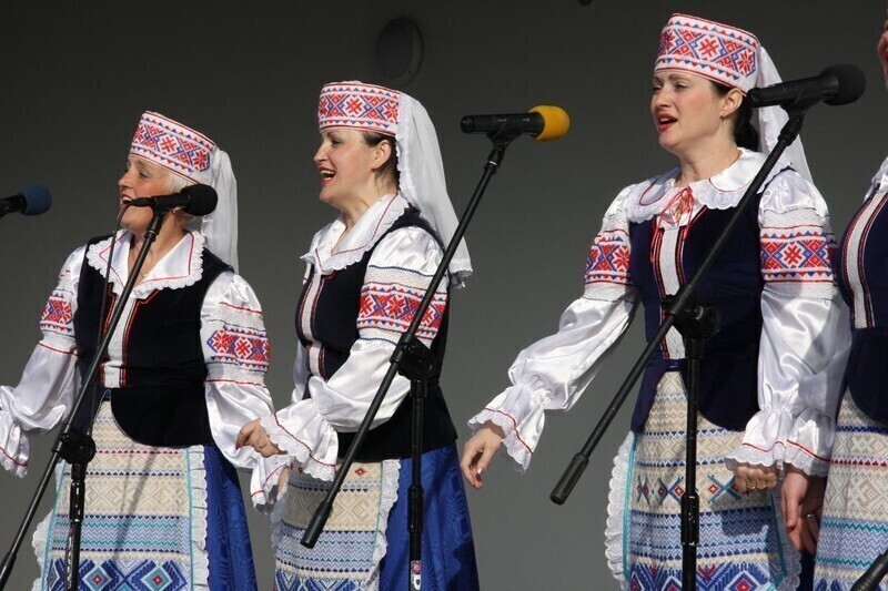 Zdjęcie 6: Goście z miast partnerskich śpiewali w amfiteatrze 