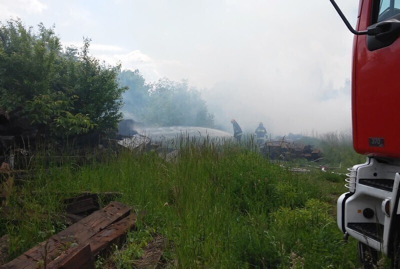 Zdjęcie 2: Płonęły podkłady kolejowe przy ul. Czarnej