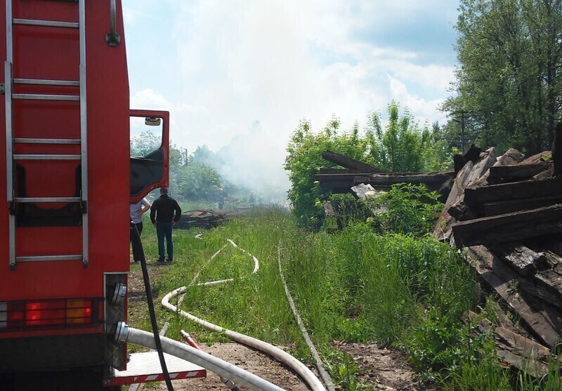 Zdjęcie 4: Płonęły podkłady kolejowe przy ul. Czarnej