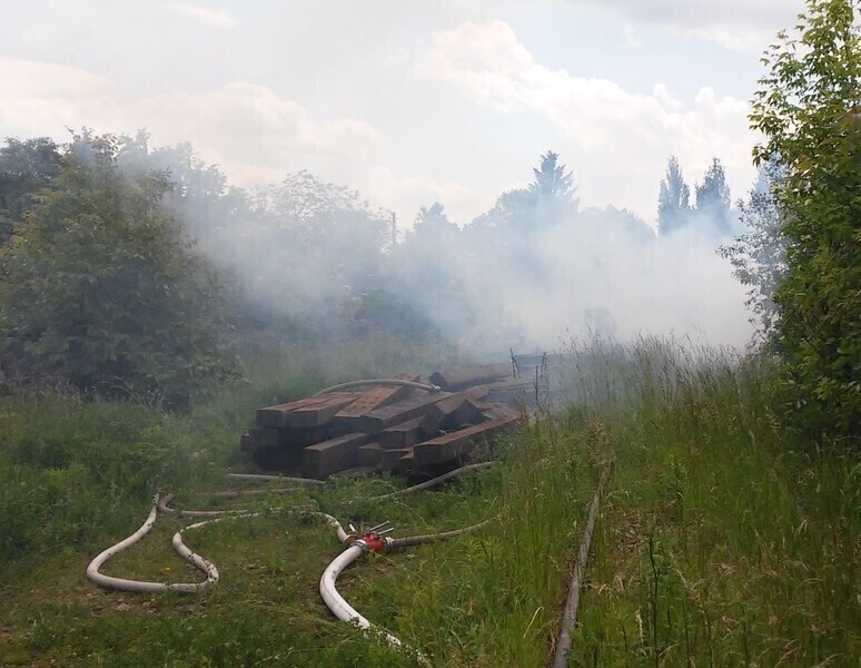 Zdjęcie 5: Płonęły podkłady kolejowe przy ul. Czarnej