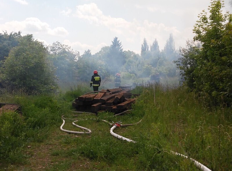 Zdjęcie 6: Płonęły podkłady kolejowe przy ul. Czarnej