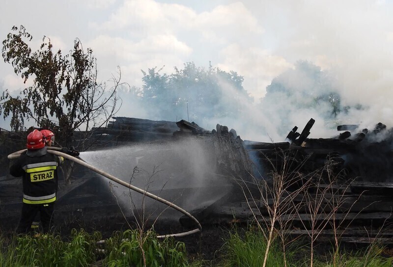 Zdjęcie 7: Płonęły podkłady kolejowe przy ul. Czarnej