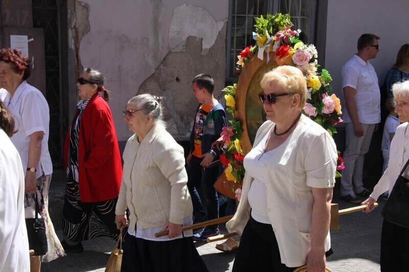 Zdjęcie 3: Boże Ciało w Piotrkowie. Procesja z kościoła farnego [ZDJĘCIA]