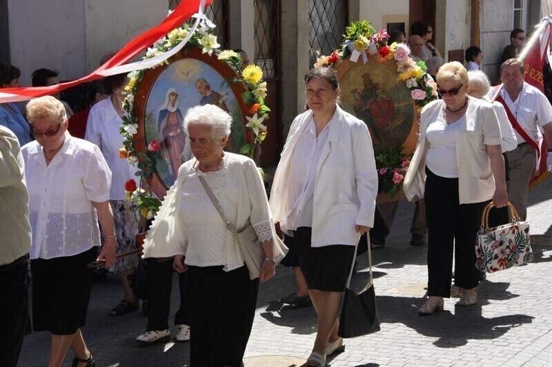 Zdjęcie 4: Boże Ciało w Piotrkowie. Procesja z kościoła farnego [ZDJĘCIA]