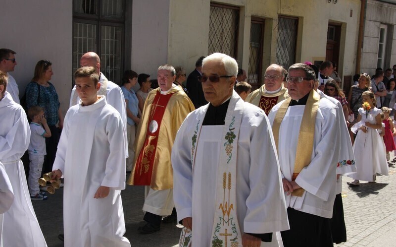 Zdjęcie 6: Boże Ciało w Piotrkowie. Procesja z kościoła farnego [ZDJĘCIA]