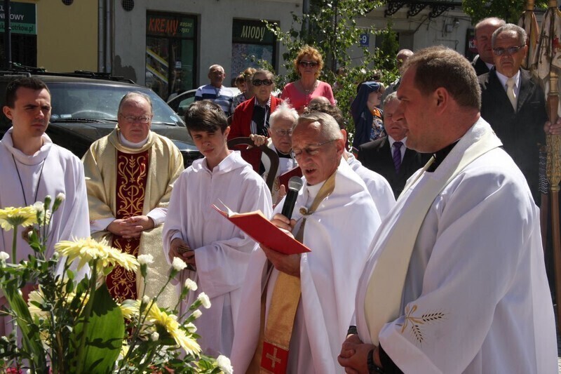 Zdjęcie 15: Boże Ciało w Piotrkowie. Procesja z kościoła farnego [ZDJĘCIA]