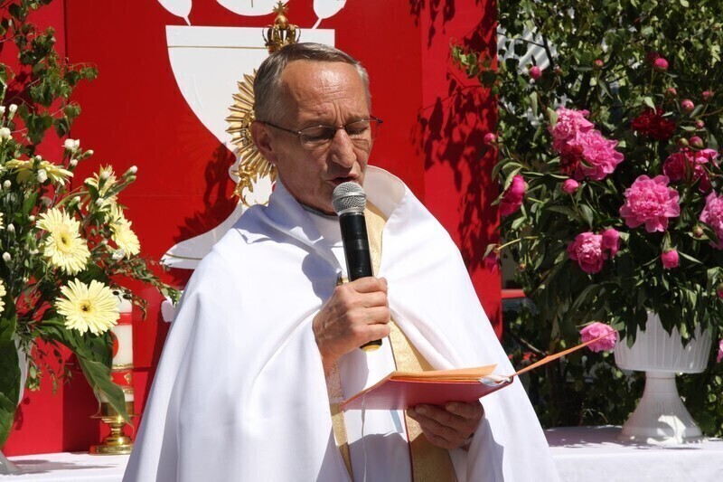 Zdjęcie 19: Boże Ciało w Piotrkowie. Procesja z kościoła farnego [ZDJĘCIA]