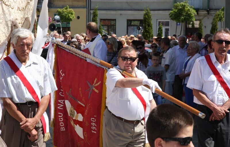 Zdjęcie 21: Boże Ciało w Piotrkowie. Procesja z kościoła farnego [ZDJĘCIA]