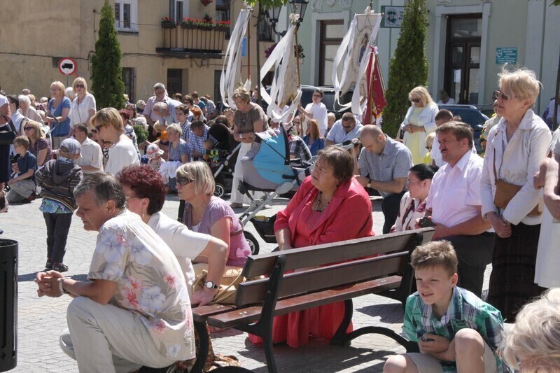 Zdjęcie 22: Boże Ciało w Piotrkowie. Procesja z kościoła farnego [ZDJĘCIA]